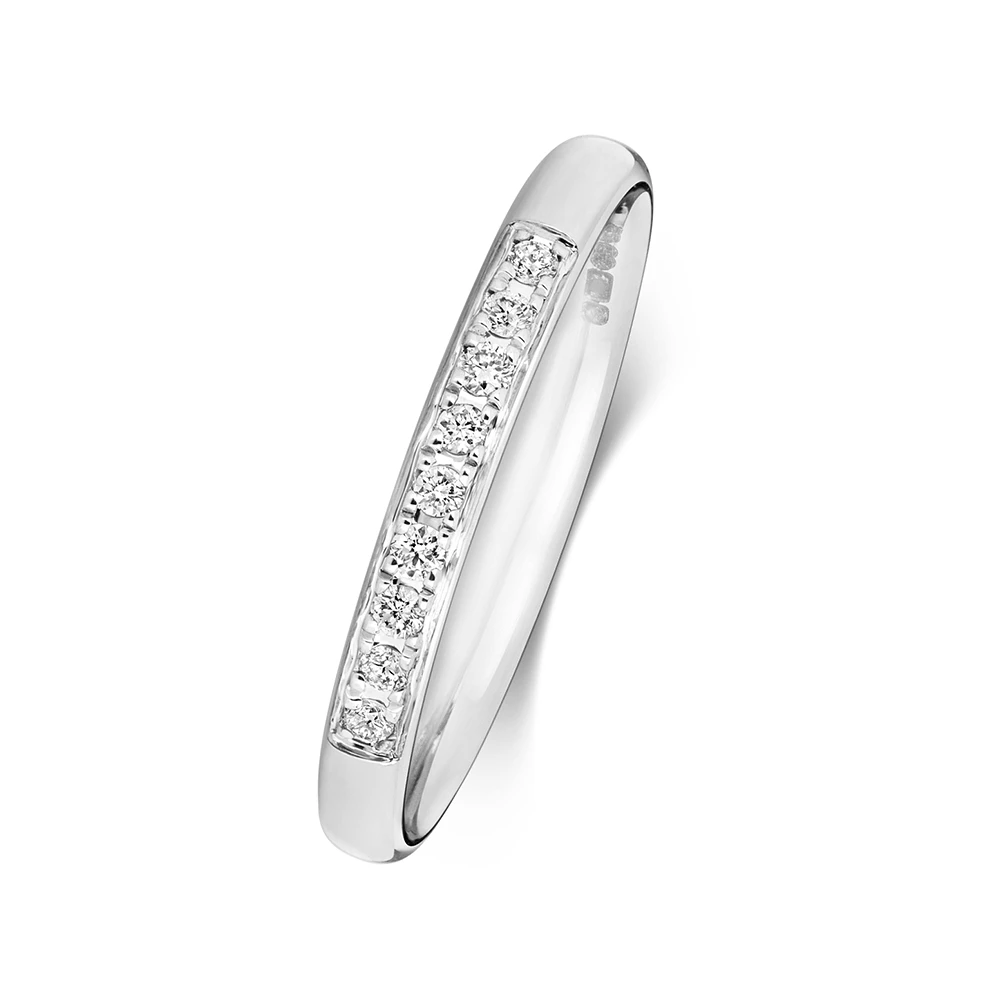 pave setting round shape diamond wedding ring