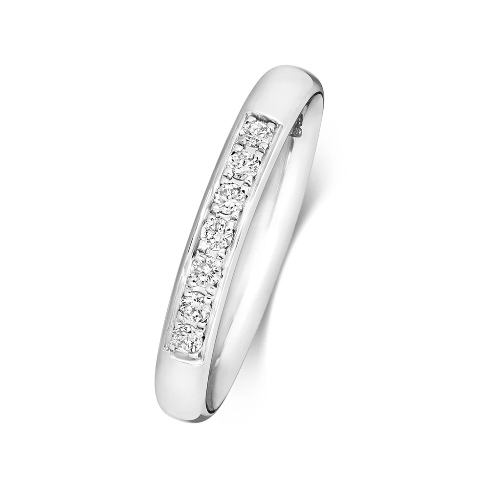 pave setting round shape diamond wedding ring
