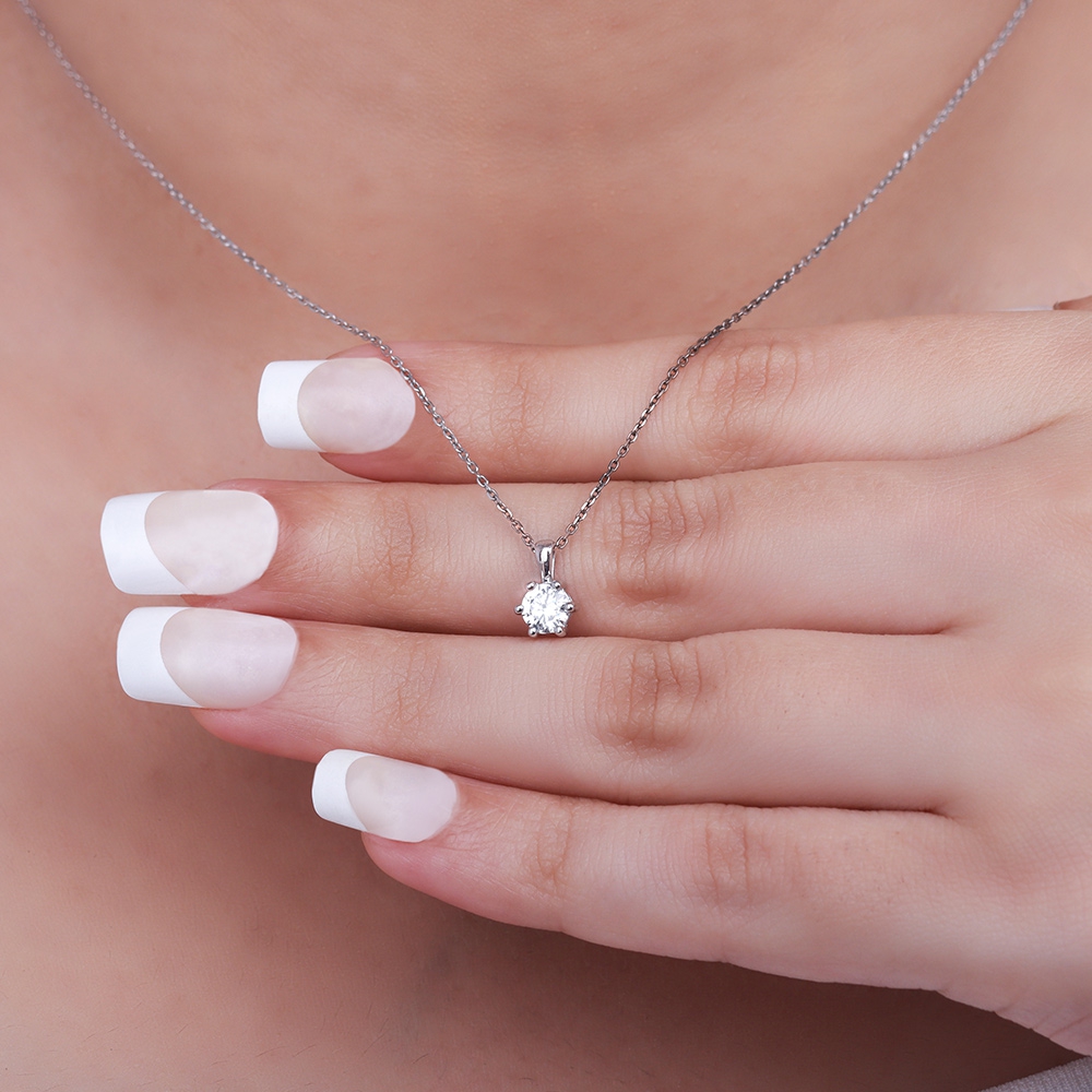 4 Prong White Gold timeless Solitaire Pendant Necklace