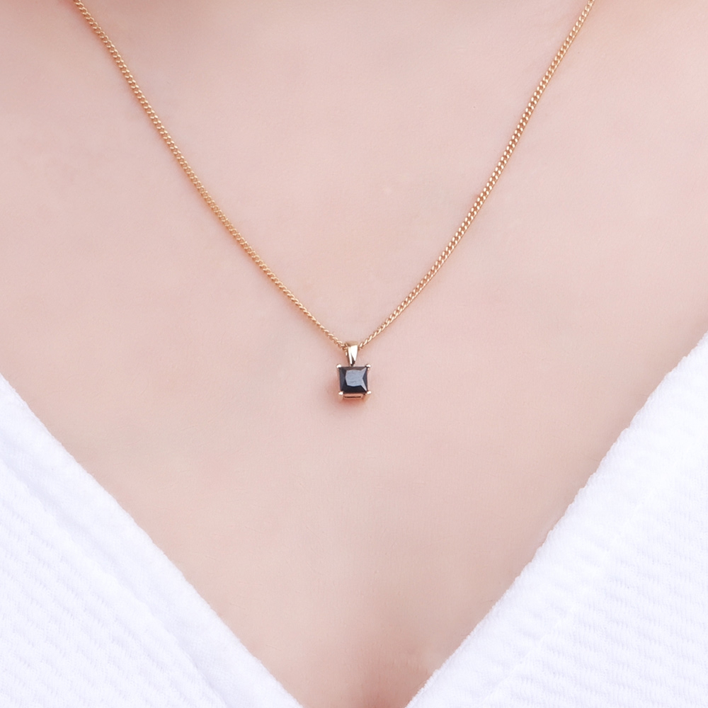 4 Prong elegant Black Diamond Solitaire Pendant Necklace