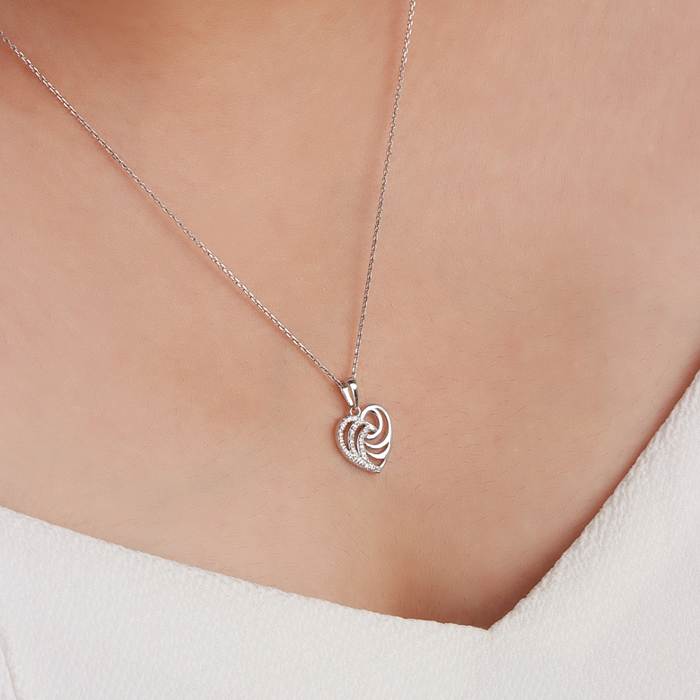 4 Prong Round White Gold Swirl Heart Pendant Necklace