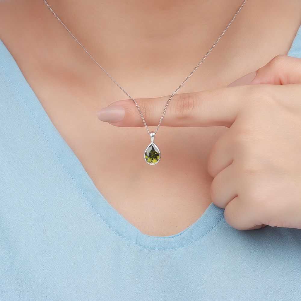 Prong Pear Classic Taerdrop Peridot Solitaire Pendant Necklace