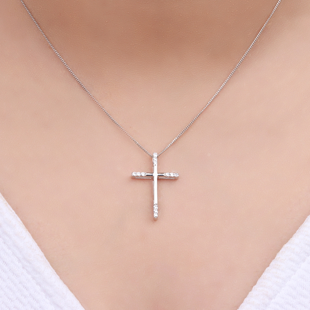 4 Prong Round Modern Stylish Moissanite Cross Pendant Necklace