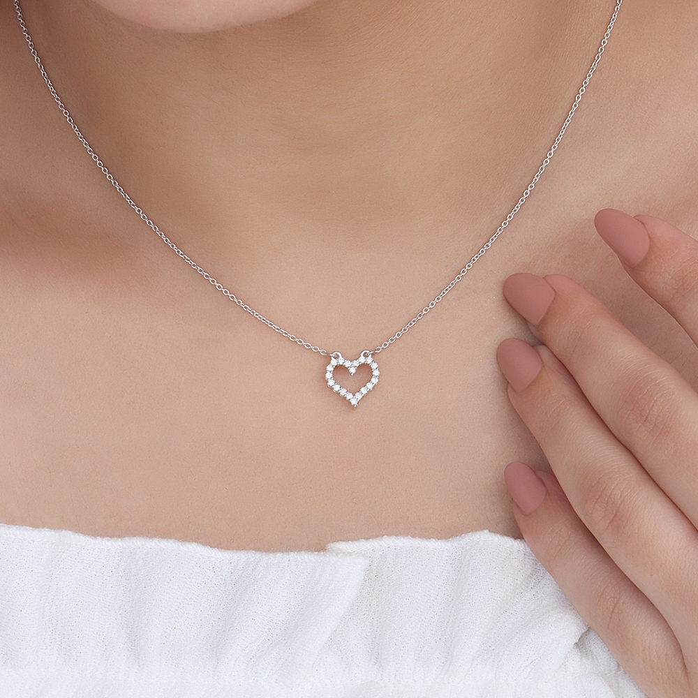 4 Prong Round White Gold Heart Pendant Necklace