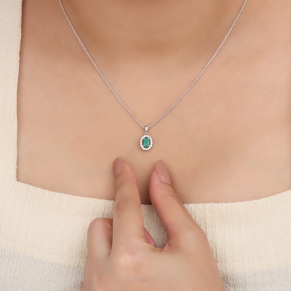 4 Prong Oval Emerald Gemstone Pendant Necklace