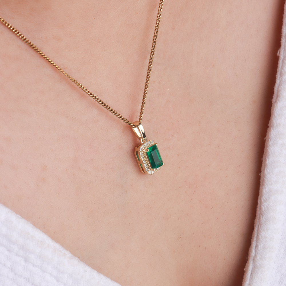 4 Prong Emerald Gemstone Pendant Necklace