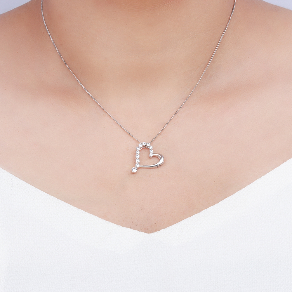 4 Prong Round Silver Heart Pendant Necklace