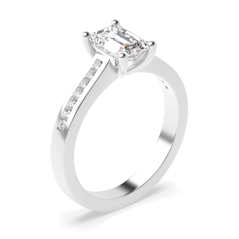 Prong Setting Emerald & Round Side Stone Moissanite Engagement Ring