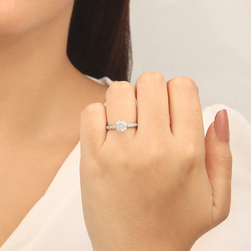 Round Yellow Gold claw Twisted Engagement Rings