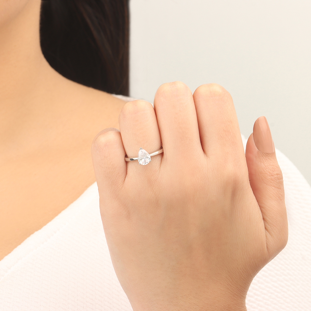 Prong Pear V shaped head Engagement Rings