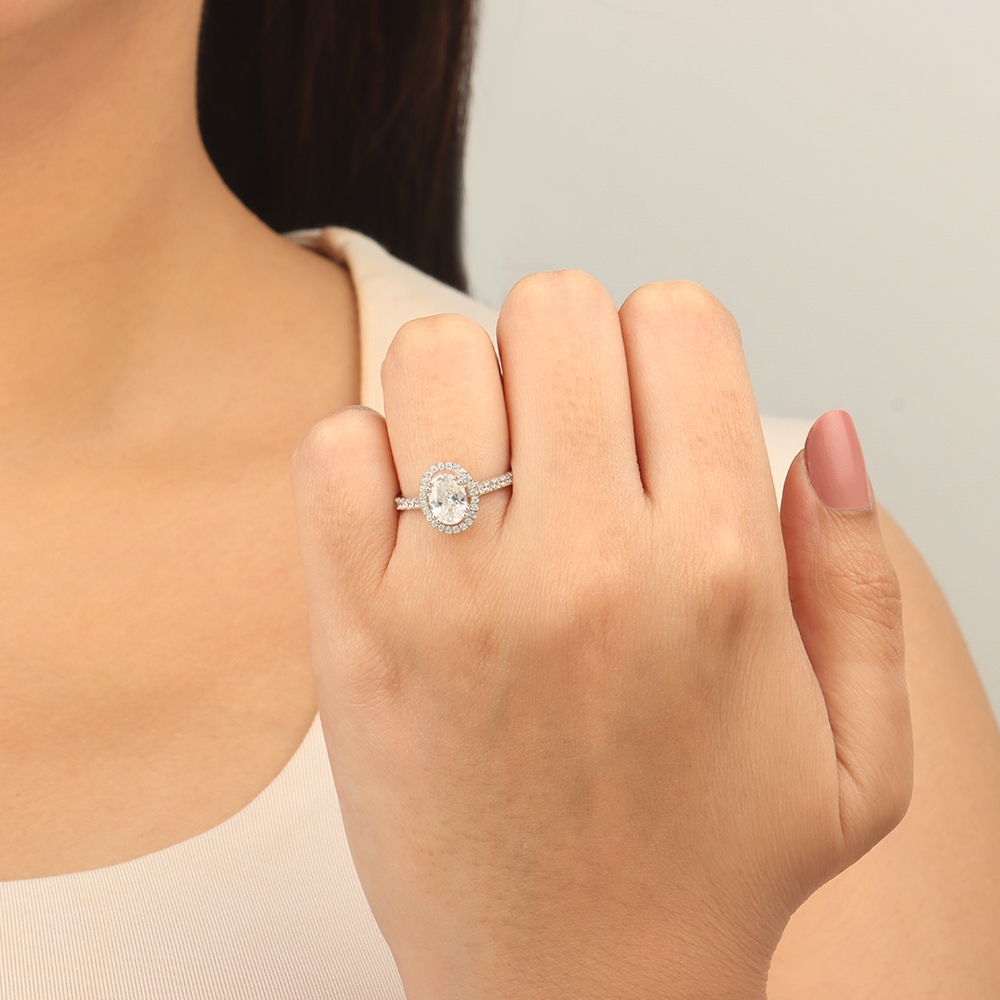 4 Prong Oval Twin claws Side Stone Engagement Rings