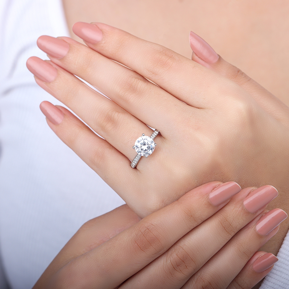 4 Prong Tappered Shoulder set Side Stone Engagement Ring