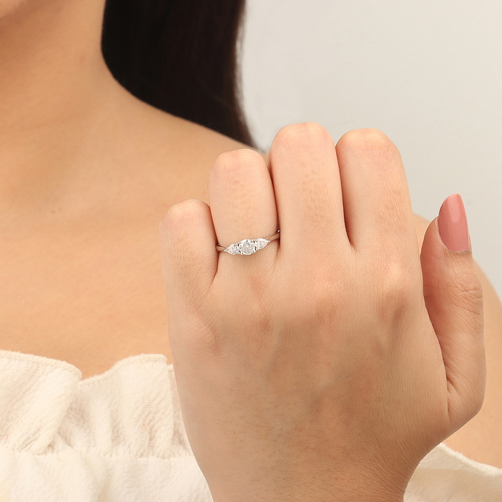 Round/Pear Crossover claws Trilogy Engagement Rings