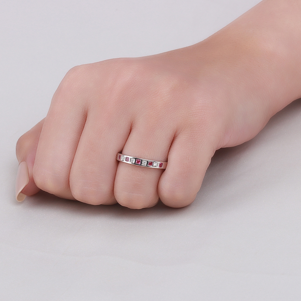 Bezel Setting Round Pink Sapphire Gemstone Diamond Ring