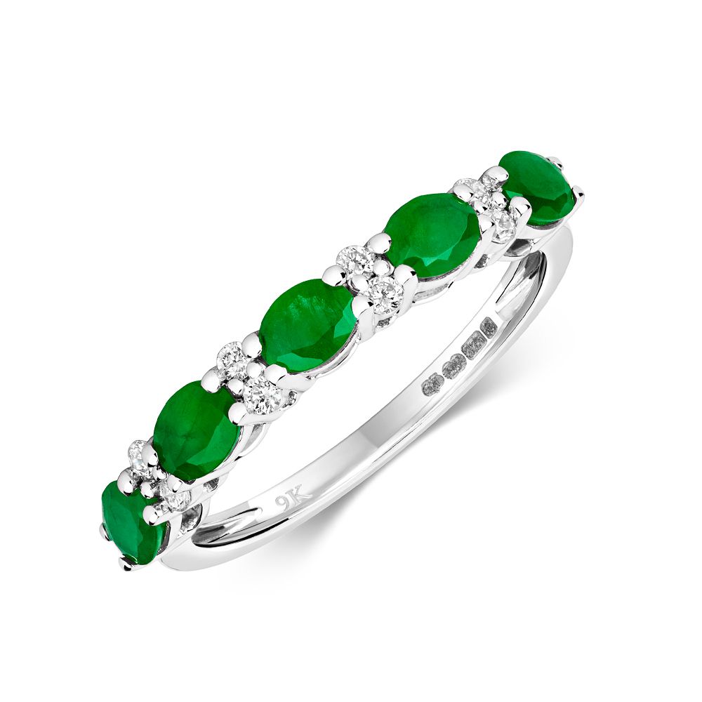 Claw Set beautiful Diamond and emerald ring