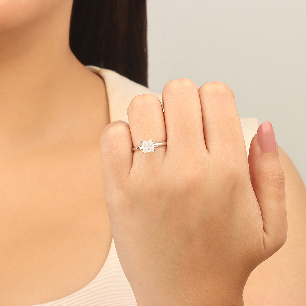 Princess Tri claws delicate Engagement Rings