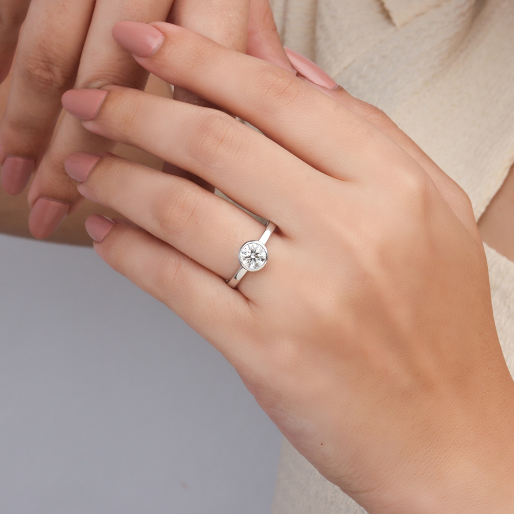 Bezel Setting Round Birthstone Naturally Mined Diamond Gemstone Engagement Rings