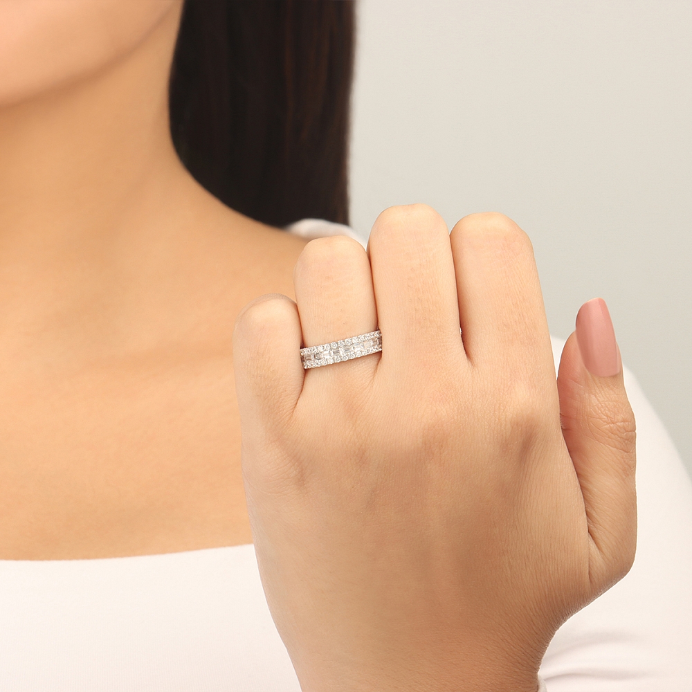 Channel Setting Round/Baguette Elegant look Diamond Rings