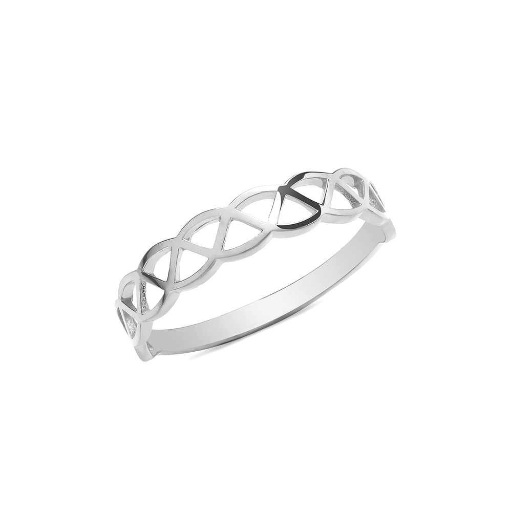 The intricate details of the plain metal celtic womens ring
