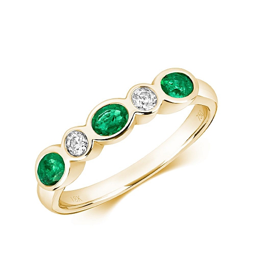 Bezel Setting Oval Yellow Gold 5 stone round diamond and Lab Grown Diamond Rings